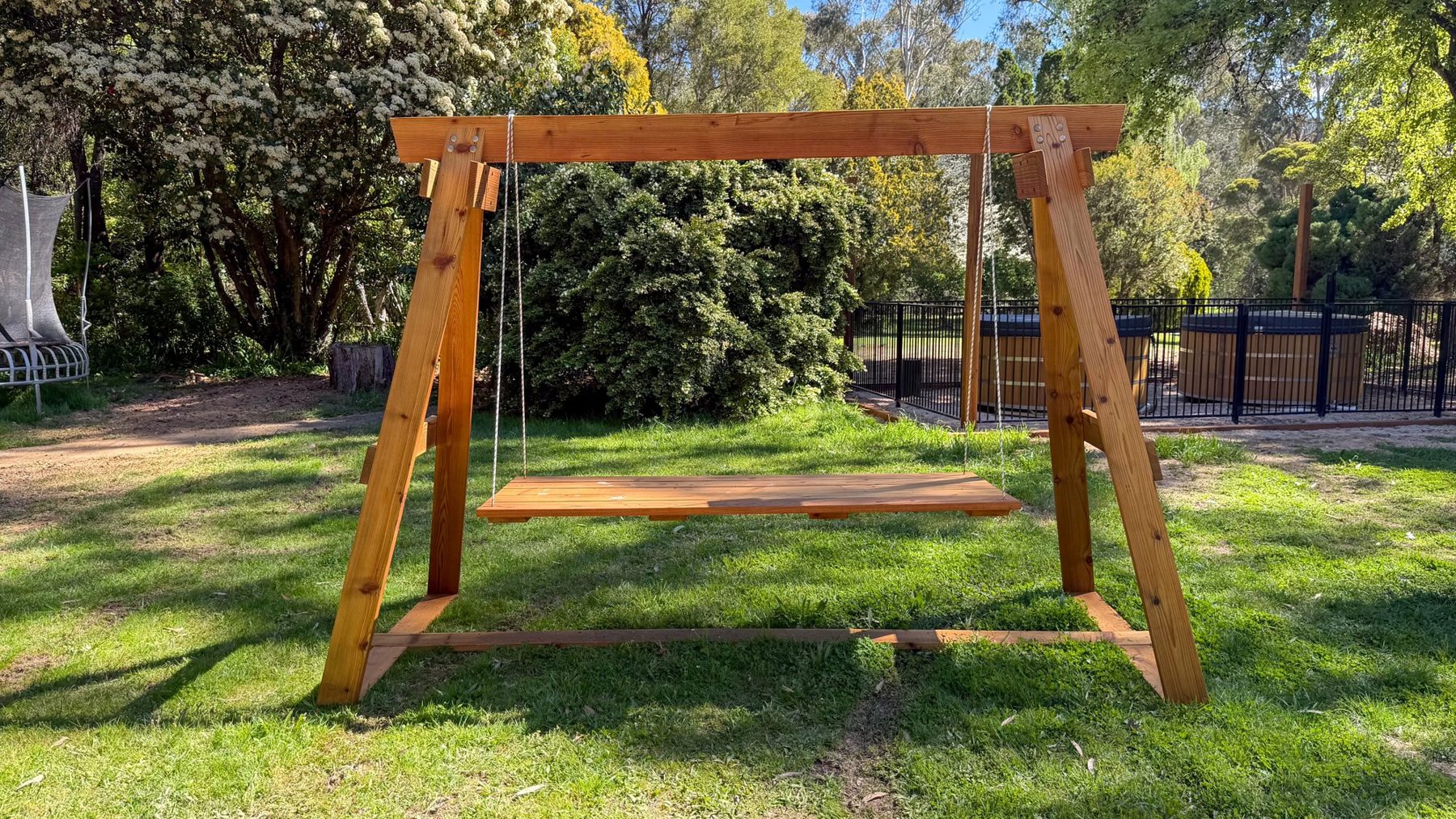 The timber swing on the lawn — for deep relaxation after parenie